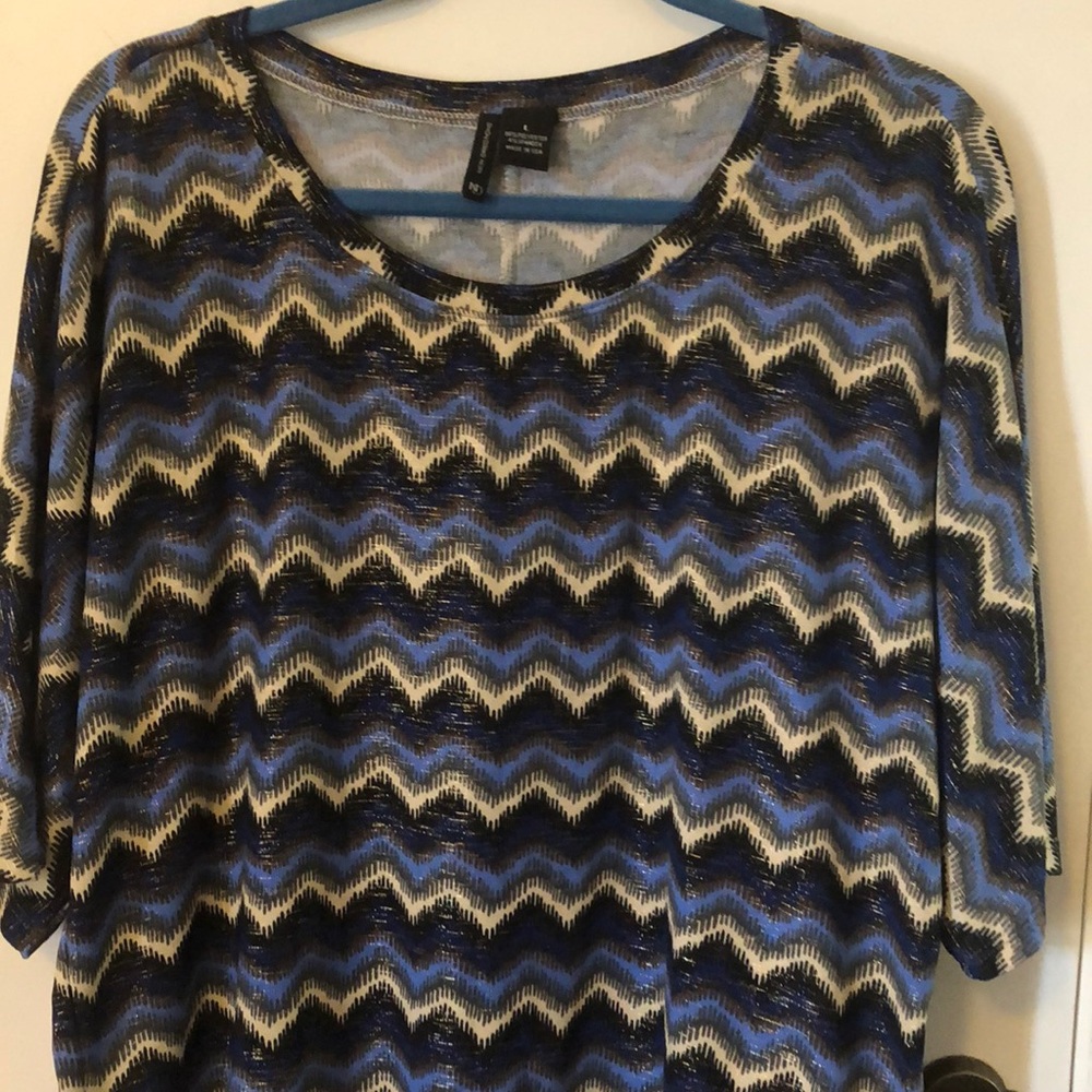 New Direction size Lg short sleeved top - Picture 2 of 5